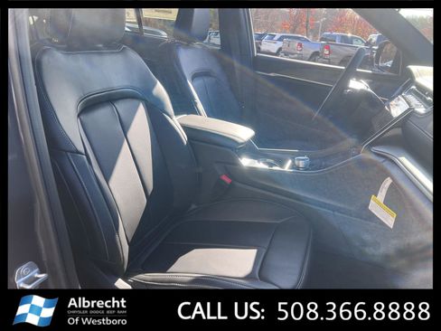 New 2025 Jeep Grand Cherokee Limited w/ Luxury Tech Group II image 17