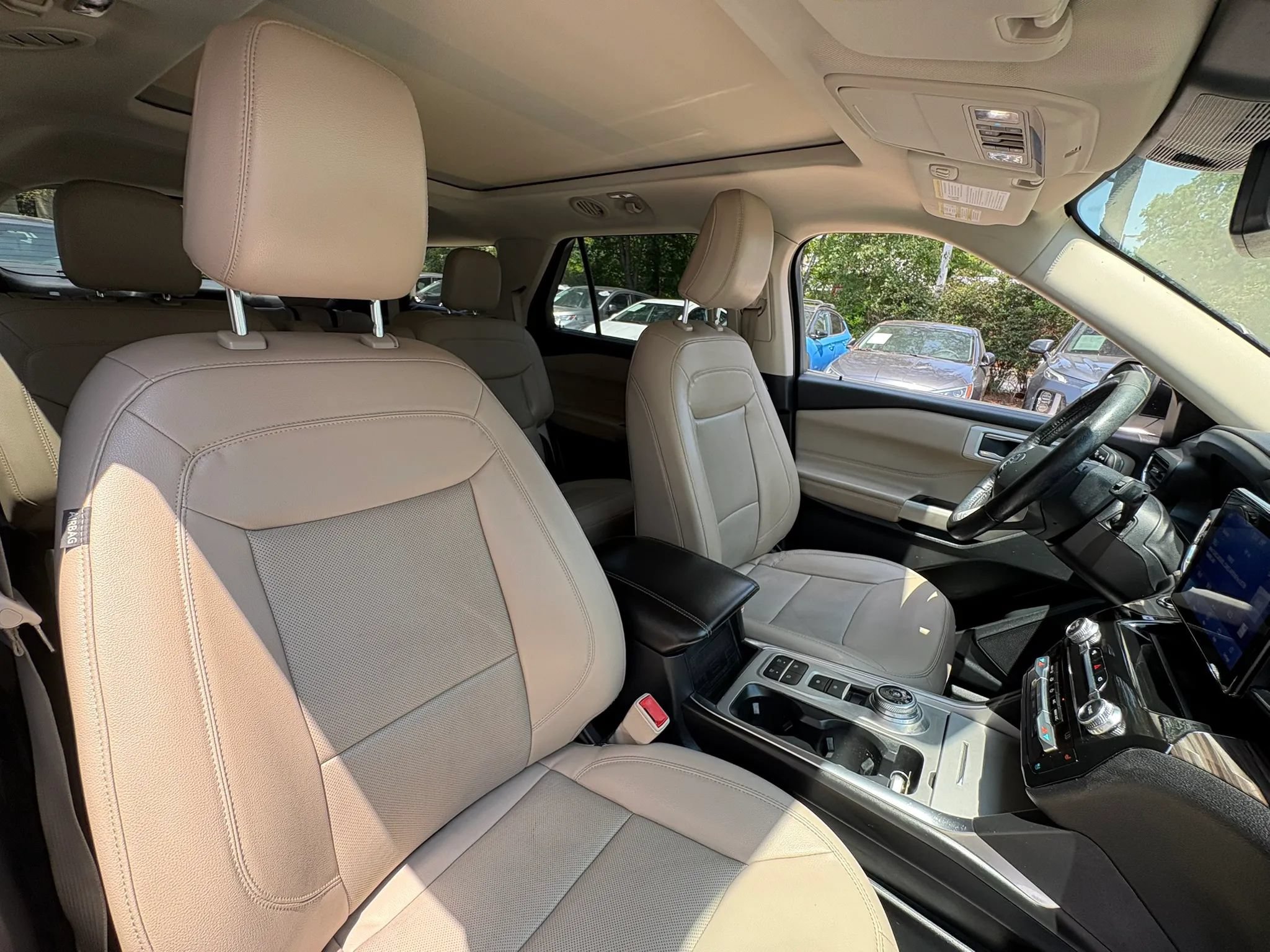 Used 2021 Ford Explorer Limited w/ Equipment Group 301A RWD image 8