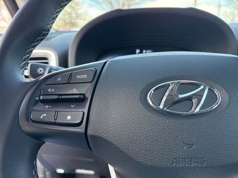 Certified 2024 Hyundai Venue SEL image 38