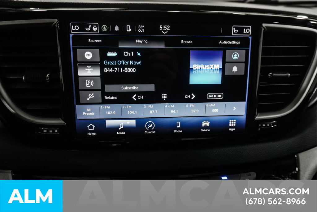 Used 2023 Chrysler Pacifica Touring-L FWD image 38