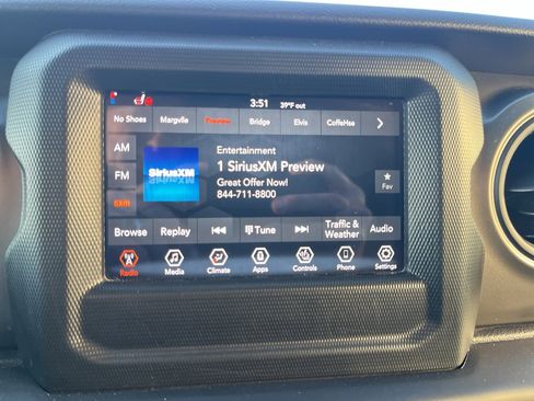 Used 2022 Jeep Gladiator Willys image 14