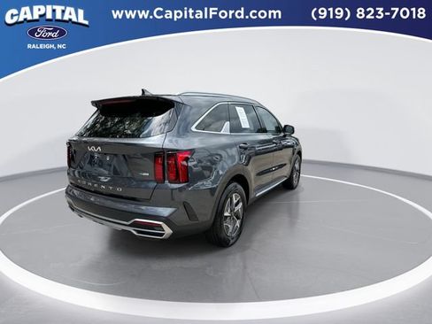 Used 2022 Kia Sorento EX w/ Panoramic Sunroof Package FWD image 8