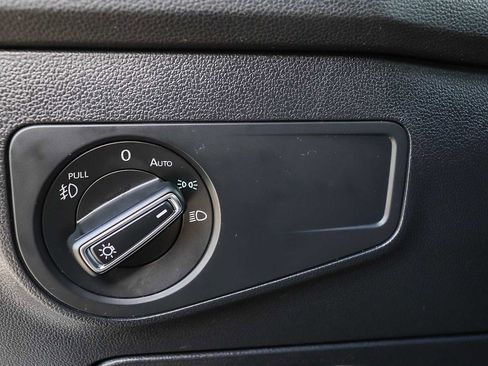 Used 2018 Volkswagen Tiguan SEL image 23