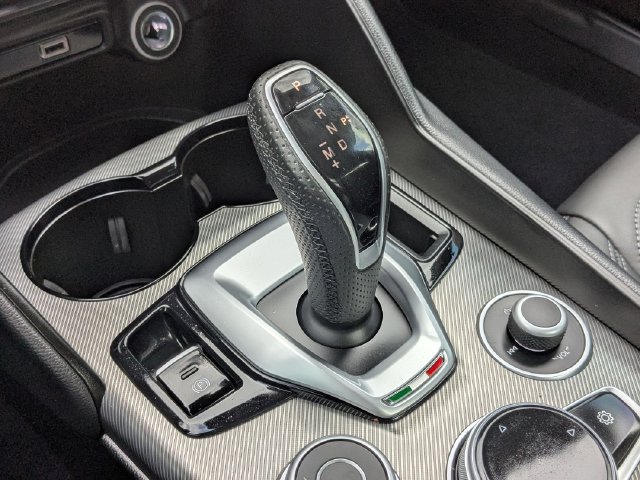 Used 2025 Alfa Romeo Giulia AWD image 30