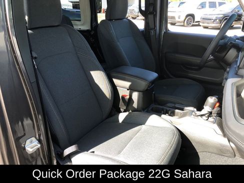 Used 2025 Jeep Wrangler Unlimited Sahara AWD/4WD image 4