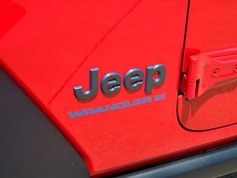 Used 2025 Jeep Wrangler Unlimited Rubicon 4xe w/ Convenience Group AWD/4WD image 12