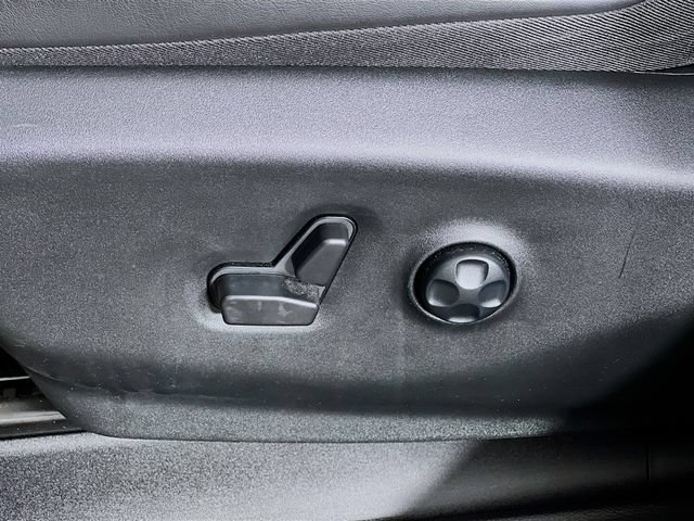 Used 2024 Chrysler Pacifica Limited w/ S Appearance Package FWD image 11