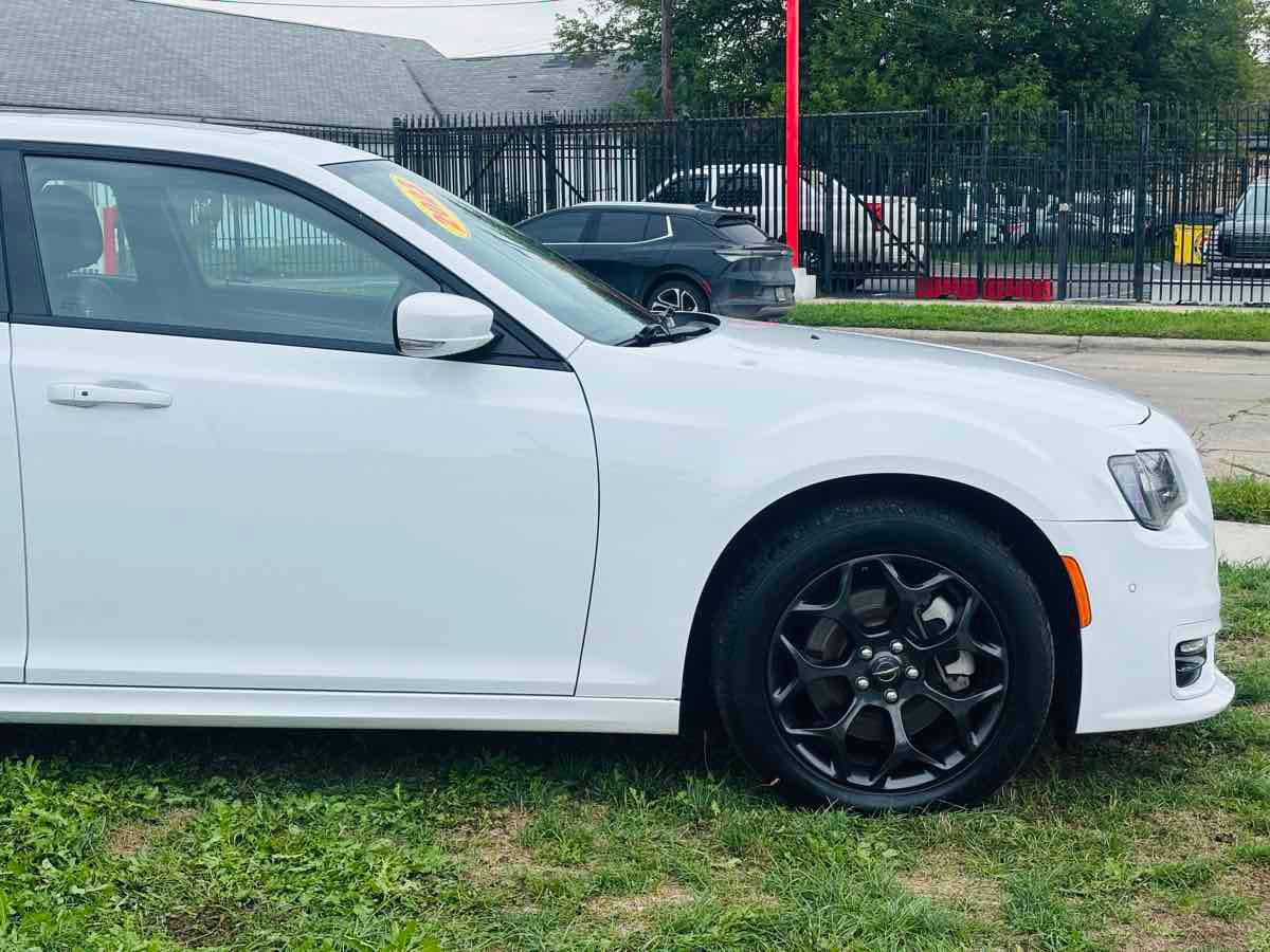 Used 2023 Chrysler 300 Touring L w/ Popular Equipment Group AWD/4WD image 5