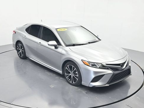 Used 2020 Toyota Camry SE w/ Convenience Package FWD image 30