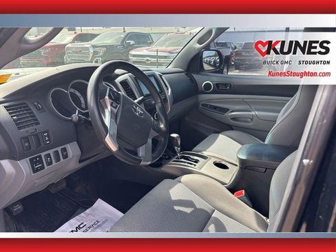 Used 2014 Toyota Tacoma 4x4 Access Cab V6 w/ TRD Sport Package image 14