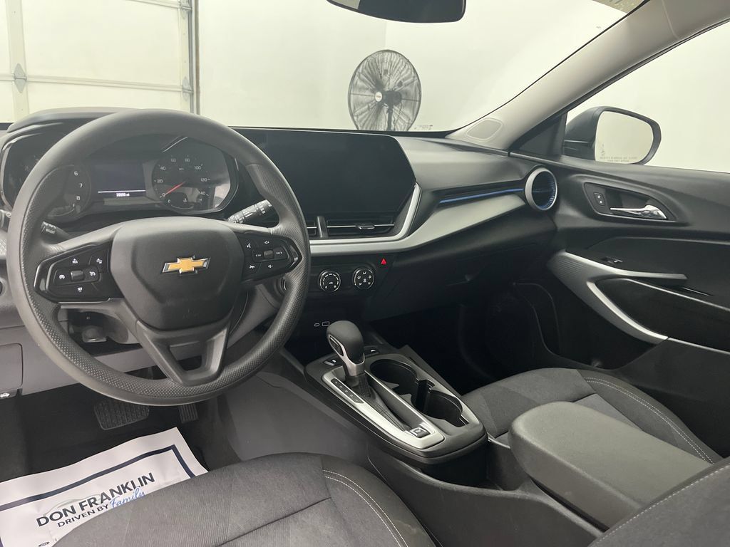 Used 2025 Chevrolet Trax LS FWD image 14