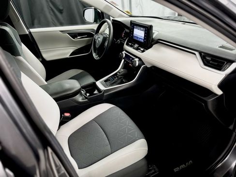 Used 2019 Toyota RAV4 XLE w/ All Weather Liner Package image 31