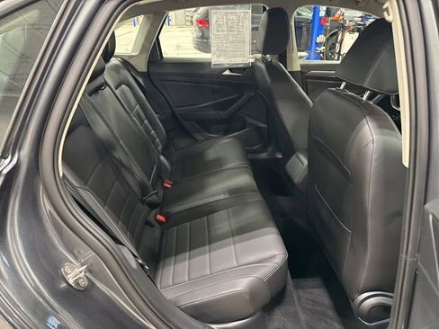 Certified 2022 Volkswagen Jetta SE image 24
