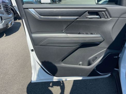 Used 2025 GMC Acadia Elevation image 26