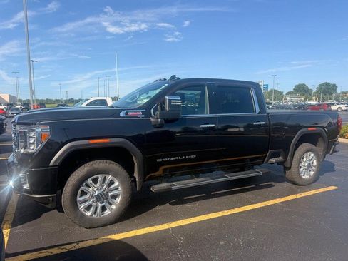 Used 2021 GMC Sierra 2500 Denali w/ Denali Ultimate Package AWD/4WD image 2