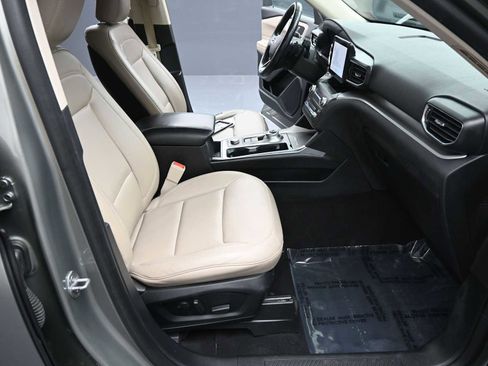 Used 2020 Ford Explorer XLT w/ Equipment Group 202A image 16