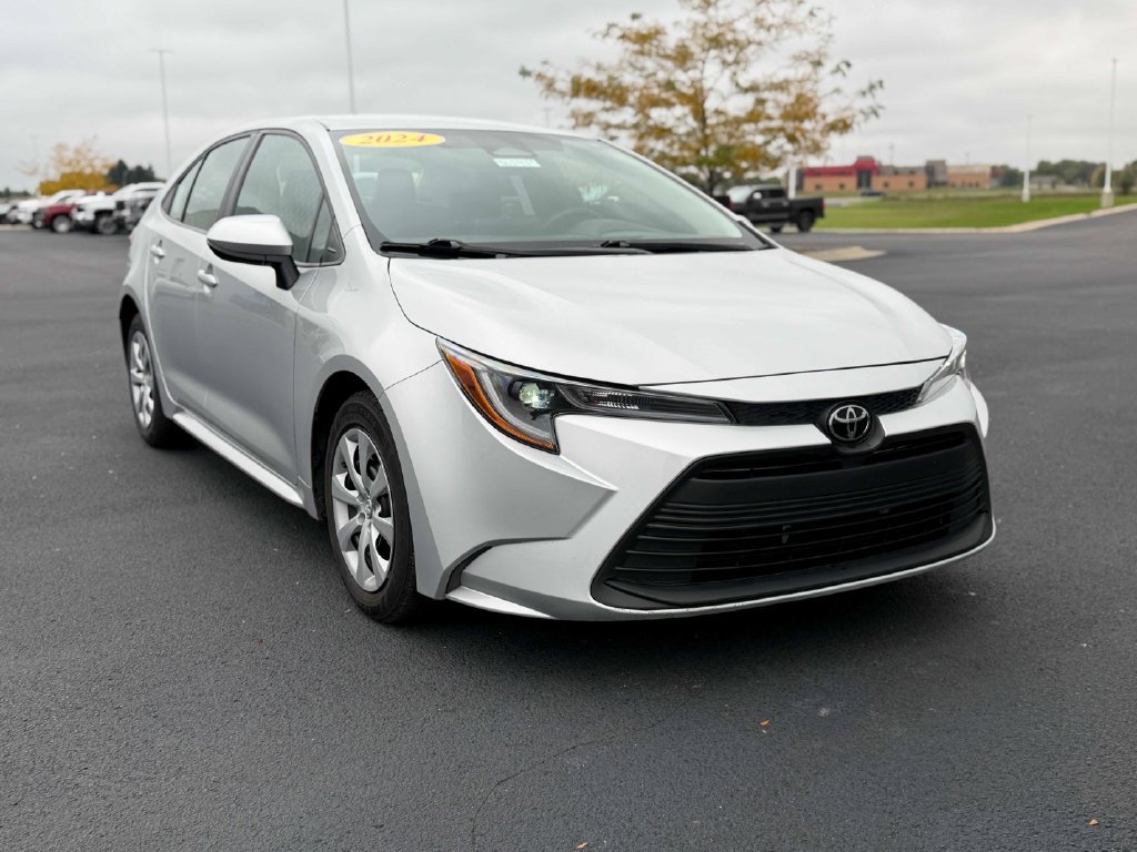 Used 2024 Toyota Corolla LE FWD image 5