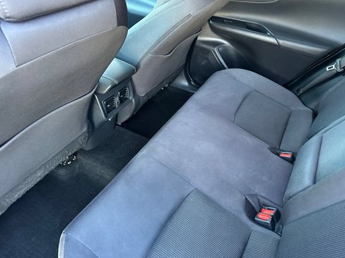 Used 2023 Toyota Venza LE AWD/4WD image 4
