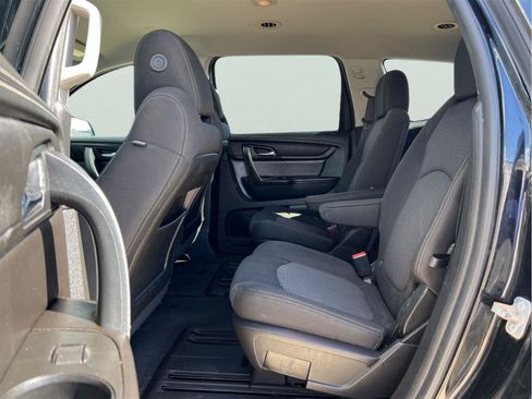 Used 2017 Chevrolet Traverse LT w/ Style and Technology Package FWD image 13