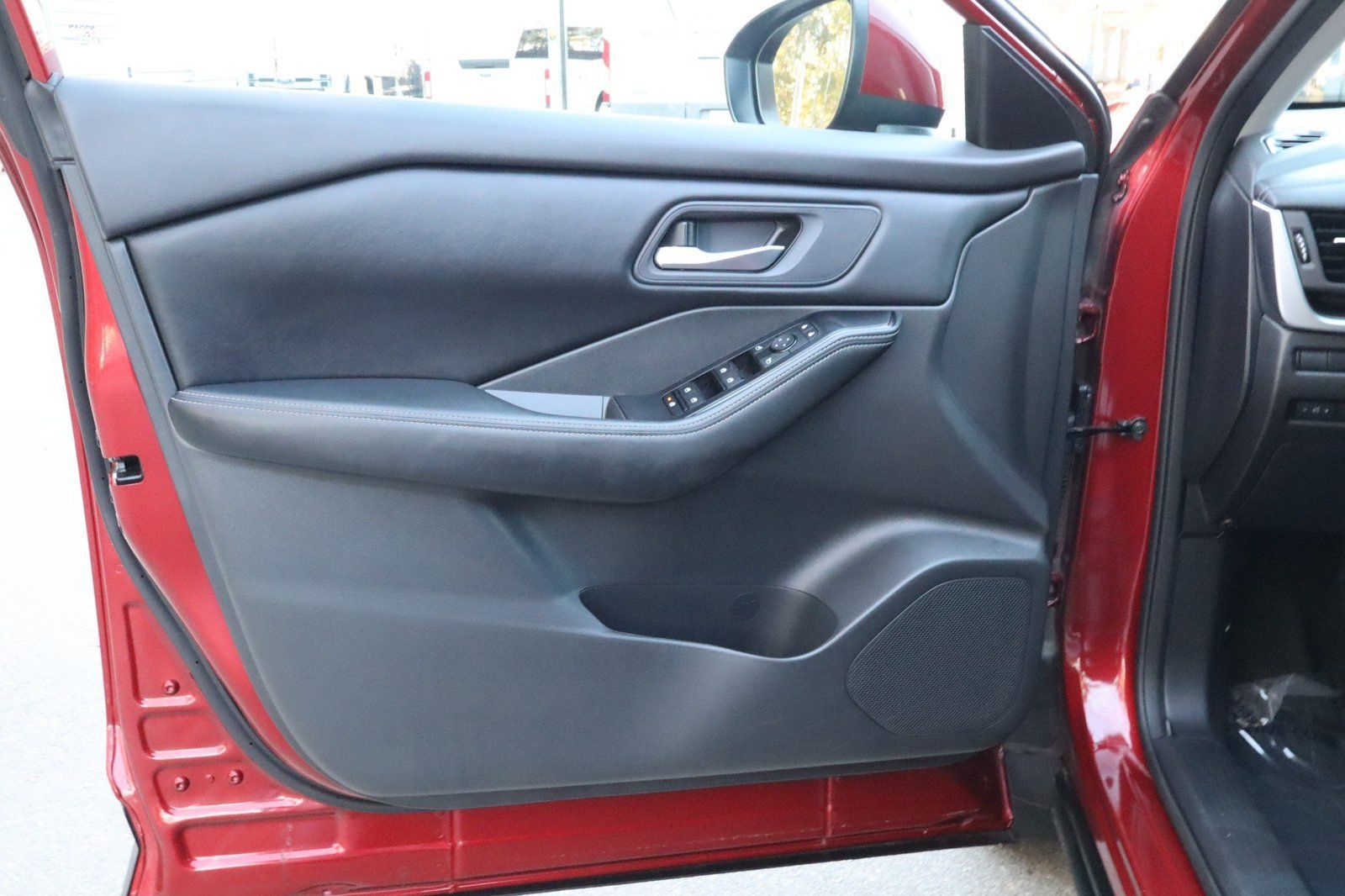 Used 2024 Nissan Rogue SV FWD image 18
