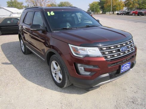 Used 2016 Ford Explorer XLT w/ Equipment Group 202A image 3