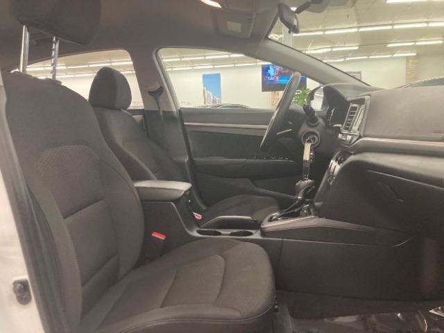 Used 2019 Hyundai Elantra SE w/ Cargo Package FWD image 16