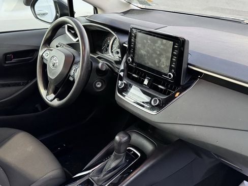 Used 2022 Toyota Corolla LE image 4