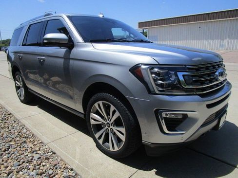 Used 2021 Ford Expedition Limited image 3