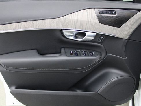 Used 2023 Volvo XC90 B6 Ultimate w/ Lounge Package image 13