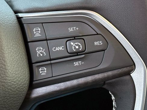 New 2025 Jeep Grand Cherokee Limited image 13