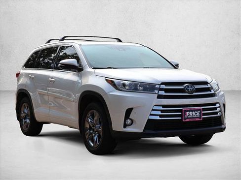 Used 2018 Toyota Highlander Limited Platinum AWD/4WD image 3