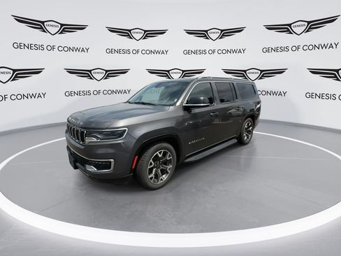 Used 2024 Jeep Wagoneer L Series III w/ Flexible Seating Group AWD/4WD image 5