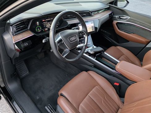 Used 2019 Audi e-tron Prestige image 10