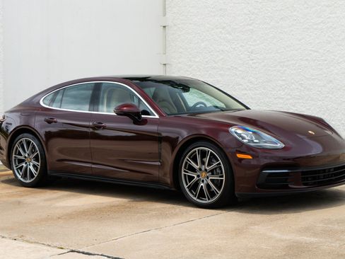 Used 2018 Porsche Panamera 4 AWD/4WD image 2