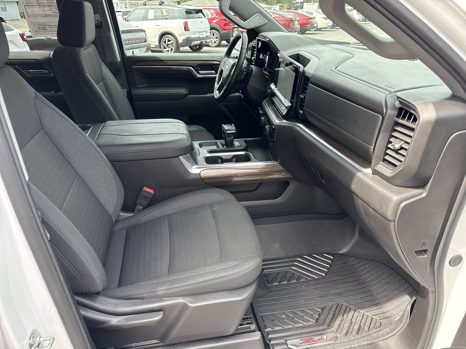 Used 2025 Chevrolet Silverado 1500 LT AWD/4WD image 29