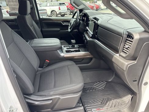 Used 2025 Chevrolet Silverado 1500 LT AWD/4WD image 29