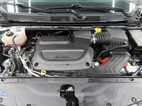 Used 2024 Chrysler Pacifica Touring-L FWD image 26