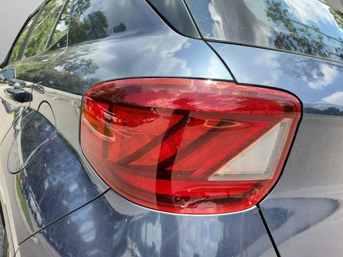 Used 2020 Hyundai Venue FWD image 29