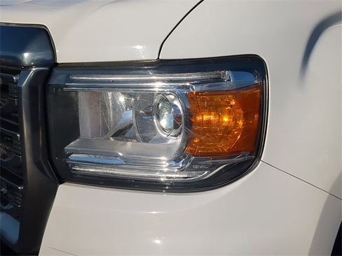 Used 2022 GMC Canyon AT4 w/ Driver Alert Package image 10