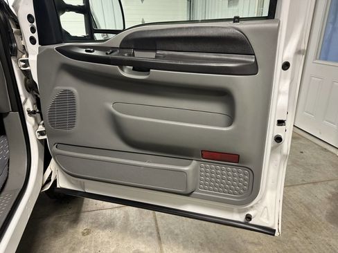 Used 2005 Ford F250 XLT image 28