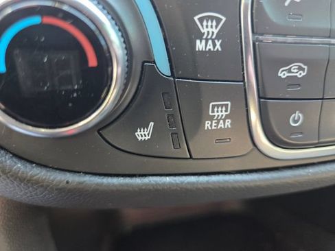 Used 2022 Chevrolet Equinox RS w/ Infotainment Package FWD image 17