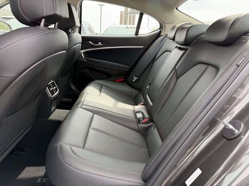 Certified 2025 Genesis G70 2.5T AWD/4WD image 13