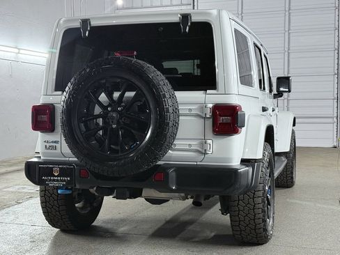 Used 2022 Jeep Wrangler Unlimited Sahara w/ Cold Weather Group image 10