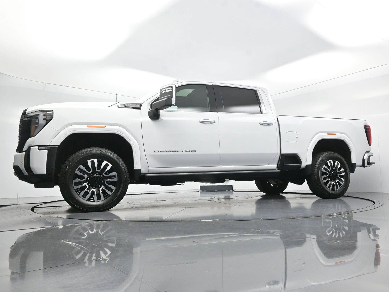 Used 2025 GMC Sierra 2500 Denali Ultimate AWD/4WD image 47