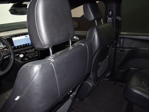 Used 2022 Chrysler Pacifica Touring-L w/ S Appearance Package image 14