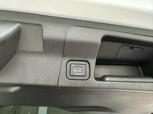 Certified 2023 GMC Acadia AT4 w/ Preferred Package AWD/4WD image 9