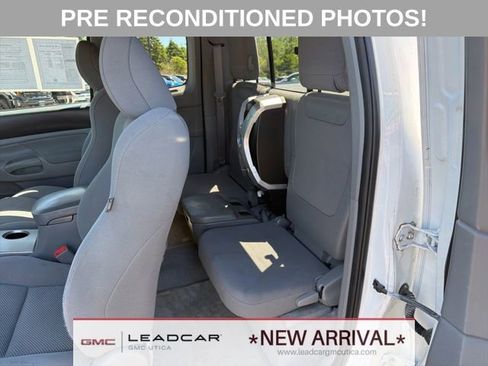 Used 2011 Toyota Tacoma 4x4 Access Cab V6 w/ TRD Sport Pkg image 15