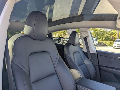 Used 2023 Tesla Model Y Long Range image 11