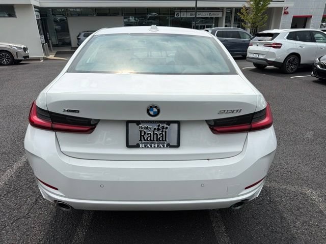 Certified 2025 BMW 330i xDrive Sedan w/ Convenience Package AWD/4WD image 7