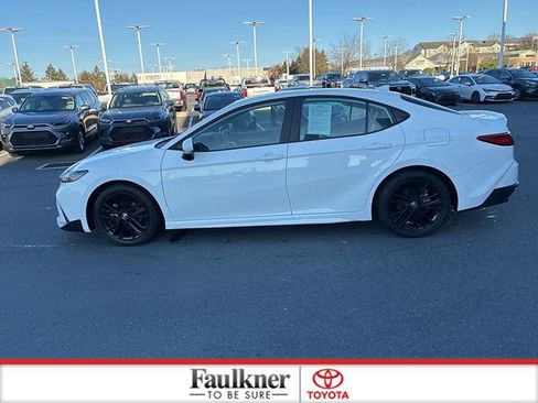 Certified 2025 Toyota Camry Hybrid image 13